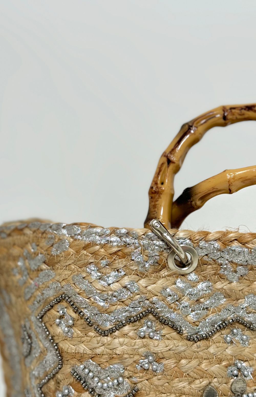 Embellished beach bag 2025